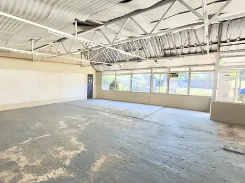 Alquiler - Local Comercial 170 m2 sobre Av. Illia - Funes