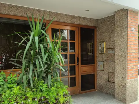 HERMOSO DOS AMBIENTES AMPLIO – ORIENTACION “ESTE” -  MUY LUMINOSO - BALCON – COCINA OFFICE – LAVADERO INDIVIDUAL
