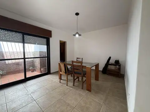 Casa 6 ambientes con 2 baños