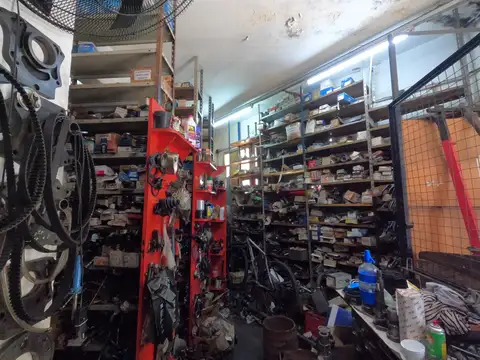 Montecastro en Venta - Victor Hugo 1700 - Galpon - deposito - 89m2 en esquina - entrada independiente