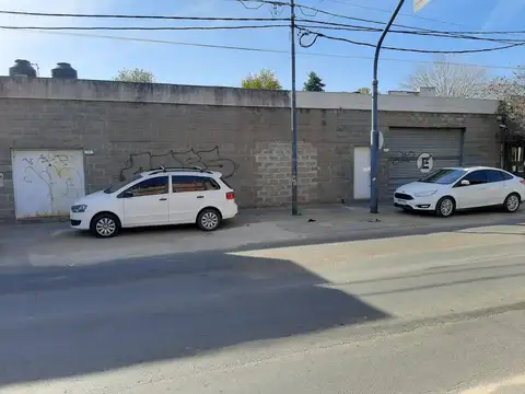 GALPON 700M2 SOBRE RUTA 8 VIEJA - PILAR