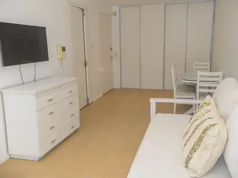 Alquiler Monoambiente c/balcon amoblado
