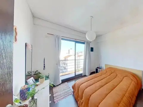 Raquel Español 162 e/ Mariano Moreno y Estanislao Zeballos