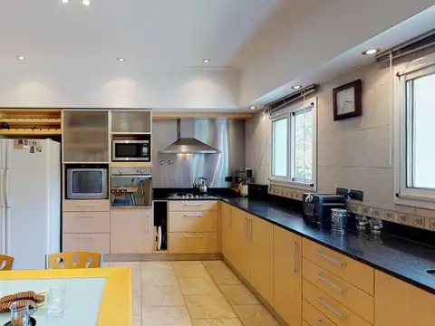 Casa 5 ambientes con 2 baños