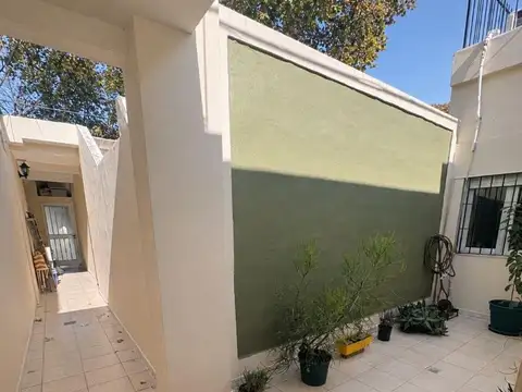CASAS DE PASILLO CON 2 DORMITORIOS PATIO