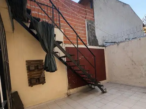 CASAS DE PASILLO CON 2 DORMITORIOS PATIO
