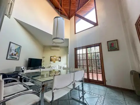 Casa en Venta con 1 cochera