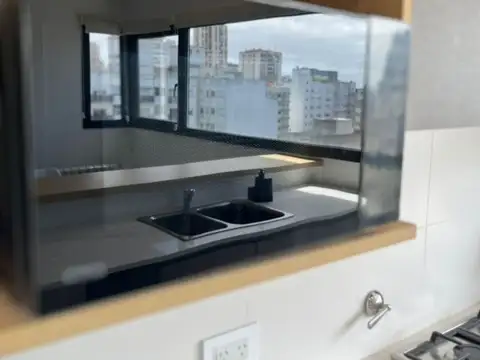 ALQUILER TEMPORARIO DEPARTAMENTO 2 AMBIENTES CON BALCON Y COCHERA. CENTRO