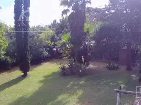 Casa 6 ambientes con 2 baños
