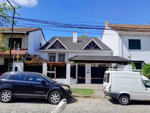 Casa en alquiler en Martinez de Libertador al Rio.