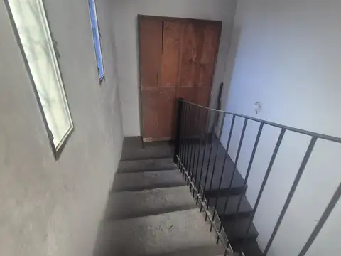 Casa 8 ambientes con 2 baños