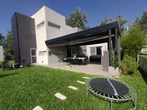 VENTA - Casa 3 dormitorios con piscina - Pinares del Sur, Piñero.