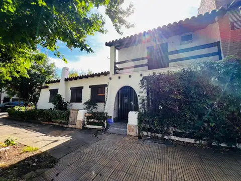 Casa 3 ambientes en alquiler en Martínez