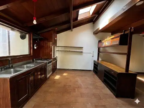 Casa en Alquiler con 1 cochera