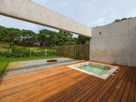 Casa en Alquiler con 1 cochera