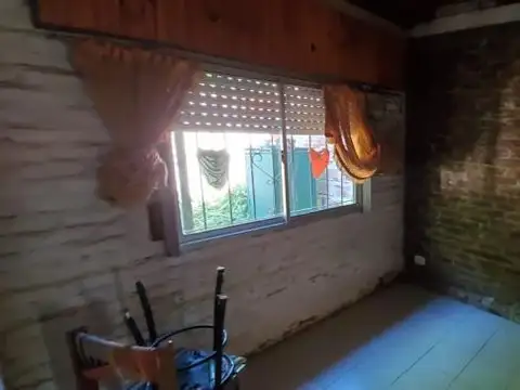 Casa 3 ambientes con 1 baño