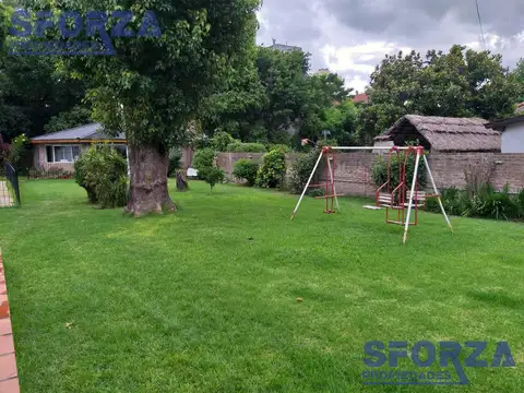 Casa en Venta con 3 cocheras