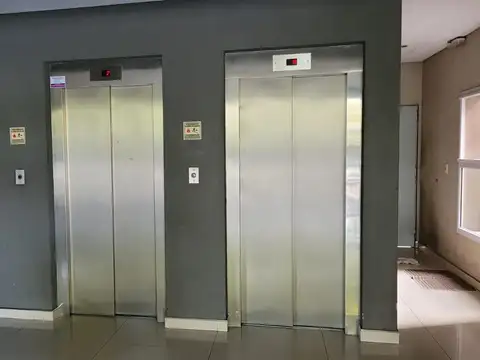 Francia 2400, Piso 2