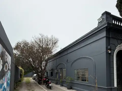 •	Piazza