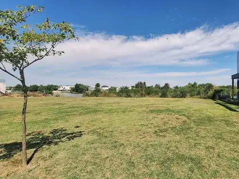 Terreno en Venta en Barrio Nautico Canal, USD 195.000