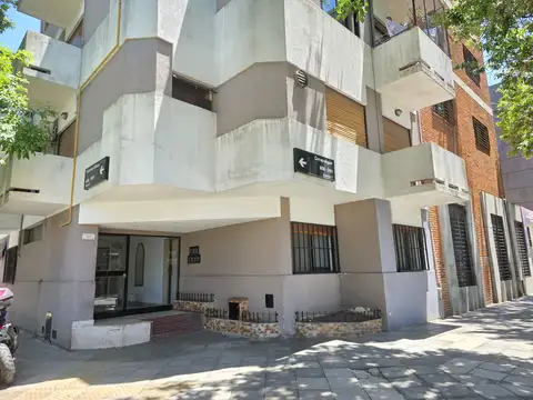 Departamento 3 Ambientes Planta Baja Frente con Patio a mts del Parque Chacabuco