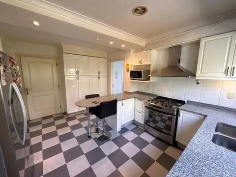 Casa 6 ambientes con 4 baños