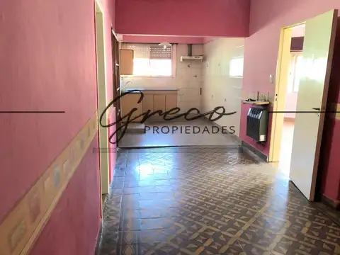 Casa 4 ambientes con 2 baños
