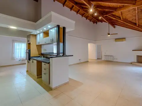 Casa 5 ambientes con 2 baños