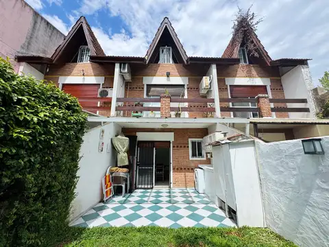 Duplex con jardín y cochera a la venta en San Fernando
