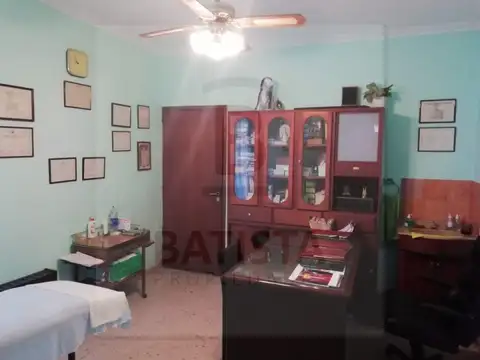 Vende excelente casa Camino Rivadavia esquina 126