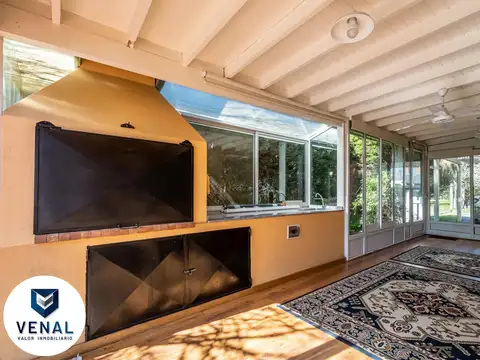 Casa en Venta con 3 cocheras