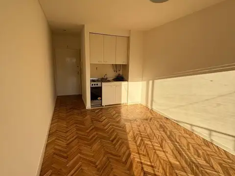 VENTA MONOAMBIENTE PISO ALTO C/BALCÓN - OLIVOS