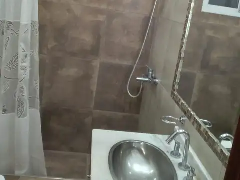 CHALET - MUY SOLIDA CONSTRUCCION - INMEJORABLE UBICACION