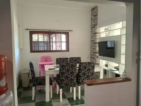 Casa 4 ambientes con 2 baños