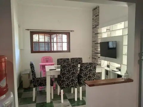 Casa 4 ambientes con 2 baños