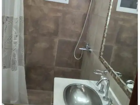 CHALET - MUY SOLIDA CONSTRUCCION - INMEJORABLE UBICACION