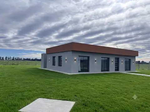 Venta Casa en Construcción | Evalúa Permuta | 4 amb | 2 baños | Barrio Polo | Tres pinos