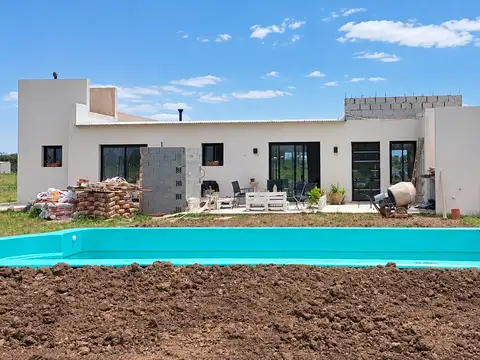 Venta Casa en Construcción | Evalúa Permuta | 4 amb | 2 baños | Barrio Polo | Tres pinos