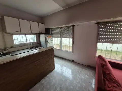 Depto Tipo Casa en Alquiler con 1 cocheras