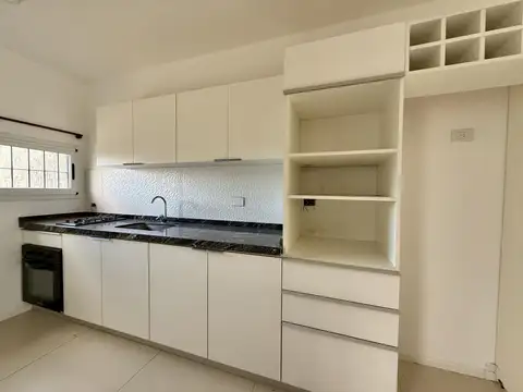 Casa 4 ambientes con 1 baño