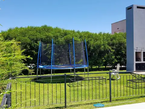 Casa 4 ambientes con 4 baños