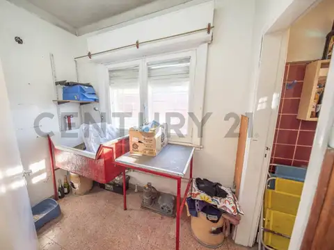 VENTA CASA EN 2 LOTES  EN JOSE C PAZ