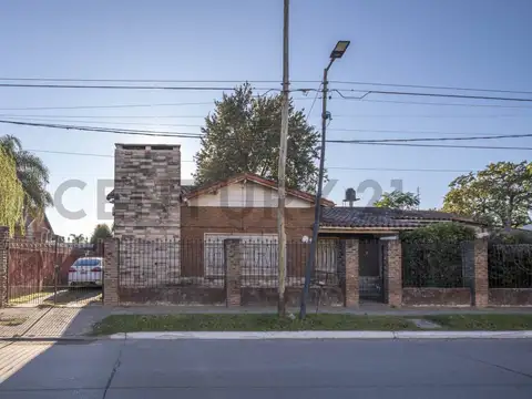 VENTA CASA EN 2 LOTES  EN JOSE C PAZ
