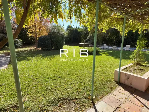 Excelente Propiedad sobre 1260 m2