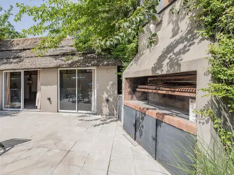 Casa en Venta con 3 cocheras