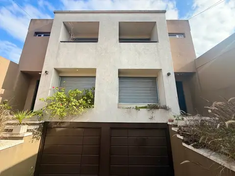 Depto Tipo Casa en Venta con 2 cocheras