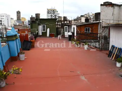 Alquiler PH de 12 Ambientes con Terraza y Entrada Independiente