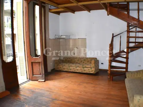 Alquiler PH de 12 Ambientes con Terraza y Entrada Independiente