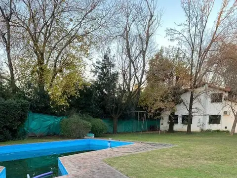 Casa quinta, Ubicación Privilegiada A 100mts De Acceso Oeste