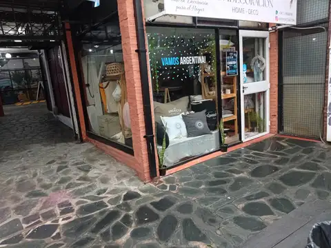 LOCAL COMERCIAL EN PASEO DE COMPRAS HAEDO CENTRO